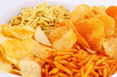 這6種常吃零食對身體危害大，孩子想吃也別縱容！